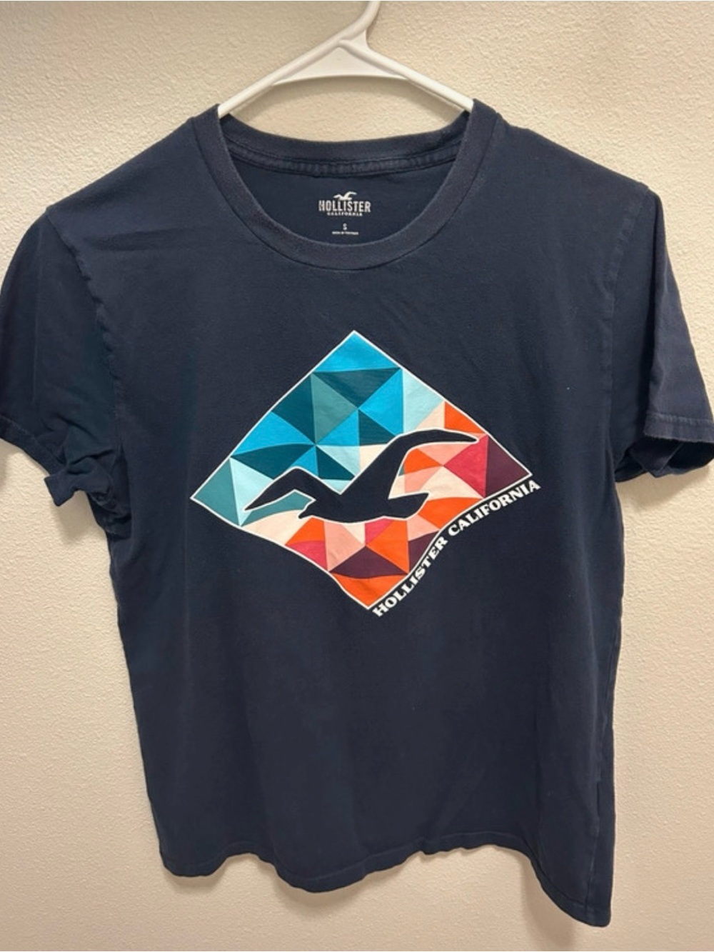 Hollister Navy Short Sleeve Crew with Multicolor Geometric Seagull